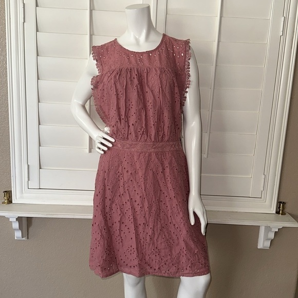 JustFab Dresses & Skirts - JUSTFAB Eyelet Shift Dress